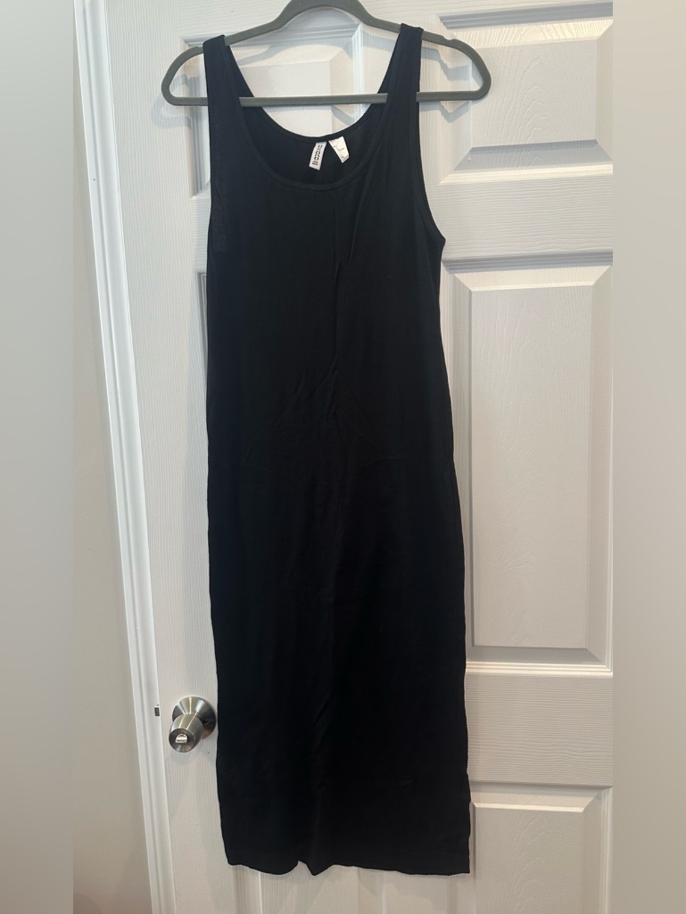 H&M Black Sleeveless Midi Dress